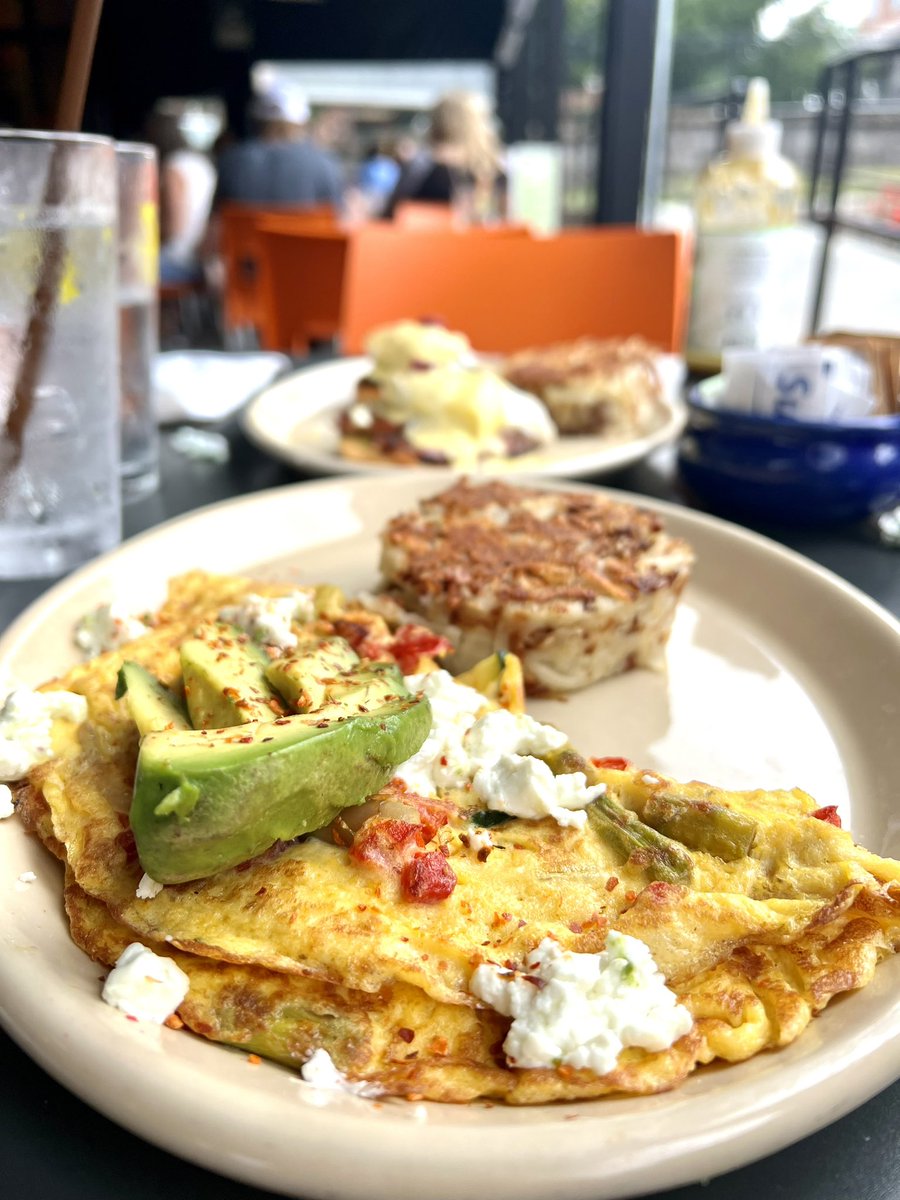 OneDelightfulL's tweet image. What’s for breakfast? I ate like a queen while in Kansas City last week. I recommend:

Anchor Island Coffee - Bagels w/ Americano 
@SnoozeAMEatery - Omelet w/ Ricotta 

#madeinkc #kansascity #travelideas
