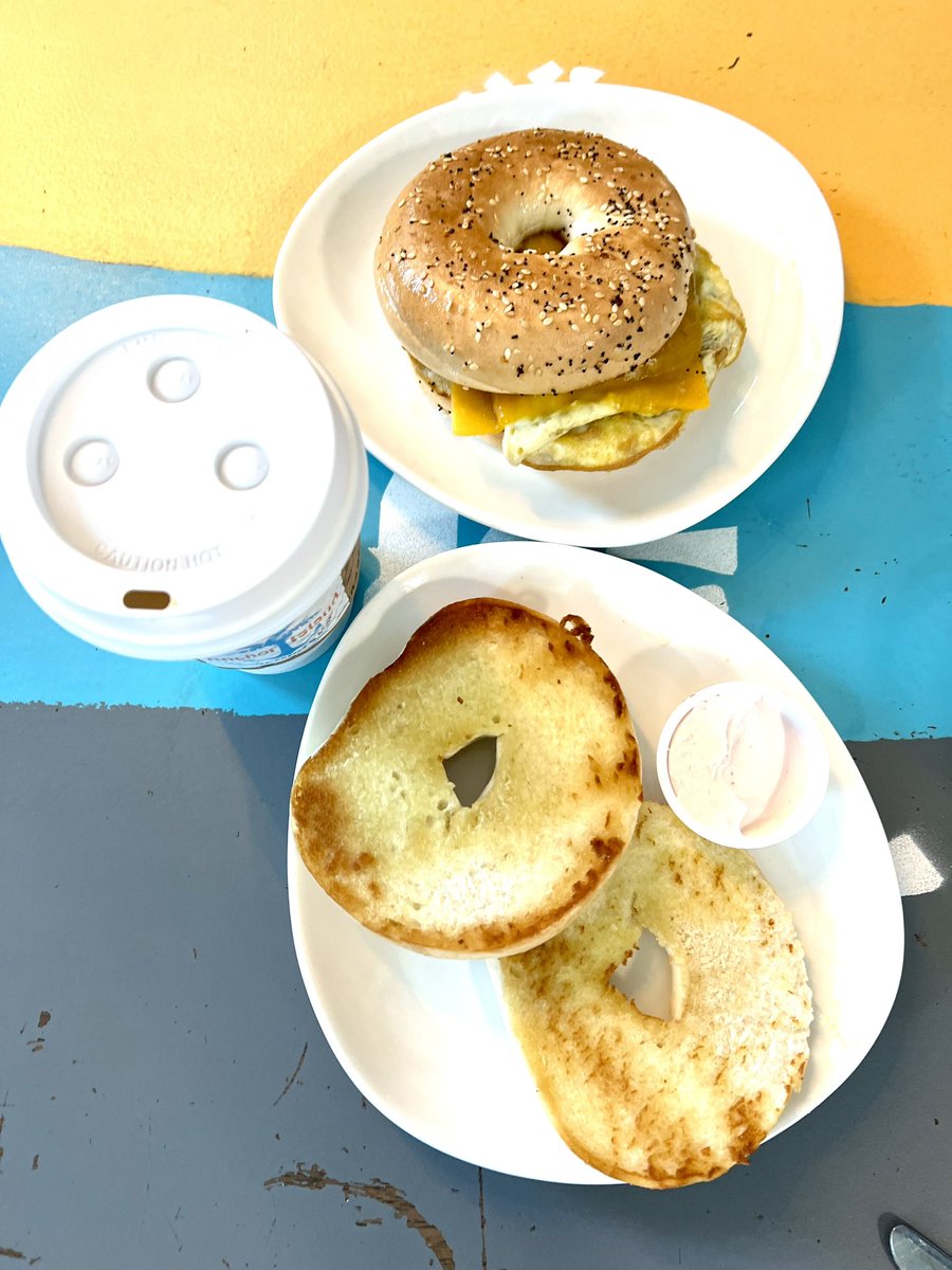 OneDelightfulL's tweet image. What’s for breakfast? I ate like a queen while in Kansas City last week. I recommend:

Anchor Island Coffee - Bagels w/ Americano 
@SnoozeAMEatery - Omelet w/ Ricotta 

#madeinkc #kansascity #travelideas