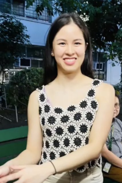 her simplicity is very refreshing and she’s glowing parang may sariling spotlight #KissesDelavin