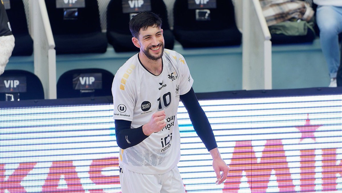ClubVoleyPalma's tweet photo. 🤩 ¡Preparados para verte dar espectáculo en Son Moix!

📸 Christian Peoc'h. 

🏐 #BienvenidoÁngel
💙 #ClubVoleyPalma https://t.co/124NsKxQR4