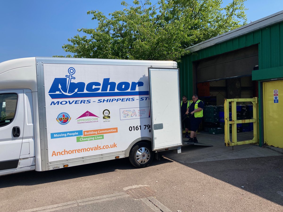 #ShoutoutSaturday 🎤
Thank you so much to @Accrolgroup for donating this huge amount of toilet roll to us. Thanks also to <a href="/anchorremovals/">anchorremovals</a> for going and getting it for us.

#salford #CostOfLivingCrisis #charity #foodbank #endpoverty