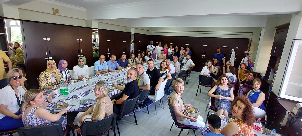eroncel26's tweet photo. 📍VEDA ZAMANI GELDİ 💫
Tam kadro bizi uğurlayan tüm meslektaşlarımıza minnettarım. Dolu dolu geçen dokuz yılın ardından hoş bir seda bırakmak en büyük mutluluk. Tekraren hepinize ayrı ayrı teşekkür ederim 💐
@KucukcekmeceMeb 
@imkbyssoo https://t.co/ggF5LBhyzP