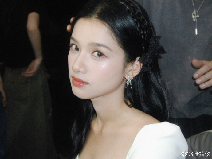 230616 Zhang Jingyi Weibo Update

' #/TodayisFriday 🍭'

aaahhh shes so pretty!!!

#ZhangJingyi #张婧仪