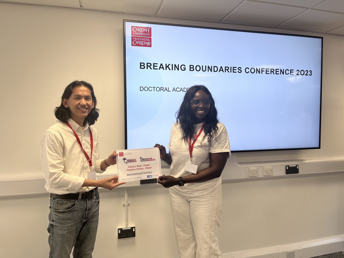 BBCardiffUni's tweet photo. Congrats to Muhammad Dahlan and Aohan Gao for the winners of the "People's Choice" posters awards at the #BB2023! Additionally, we applaud the remarkable first and second prize recipients, Rhianna Murphy and Kathryn Williams, for their captivating talks at #BB2023. 🥳

@CardiffDA https://t.co/3c9YeiAfY7