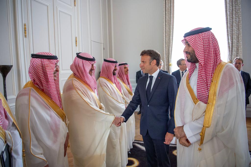 spagov's tweet image. #صور_واس | سمو #ولي_العهد يصل قصر الإليزيه وفي مقدمة مستقبليه فخامة رئيس الجمهورية الفرنسية.
#محمد_بن_سلمان_في_فرنسا
#واس