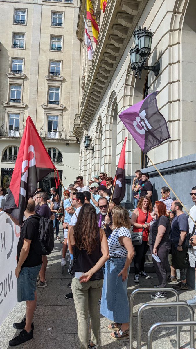 Gran jornada de vaga a DXC. La segona vaga més gran de la història a l'empresa. Queixes de clients i afectacions als sistemes, fort seguiment i serveis sense atenció.
Si no reaccionen, dues tasses a la tardor.