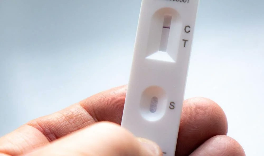 🔬 This innovative ratiometric approach improves accuracy and adaptability of this technology for point-of-care #diagnostics.

➡️Traditional LFAs often suffer from misinterpretation and a limited dynamic range due to single-color labels.🤔
#health #nanotechnology #rapidtests