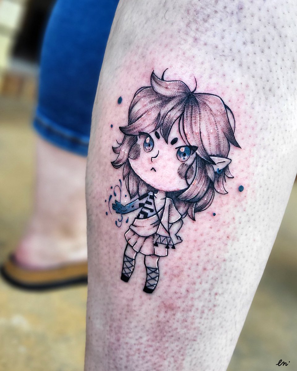 EniArtwork's tweet photo. Et voilà ! Le potit tattoo de Link sur la jambe d'une camarade de classe fan de Zelda TOTK, pour son premier tatouage. Un plaisir à faire. Avec des petites touches de bleu ! 🥰

#Zelda #ZeldaTOTK #ZeldaTearsOfTheKingdom #tattoo #tatouage https://t.co/s12y7WMdfJ