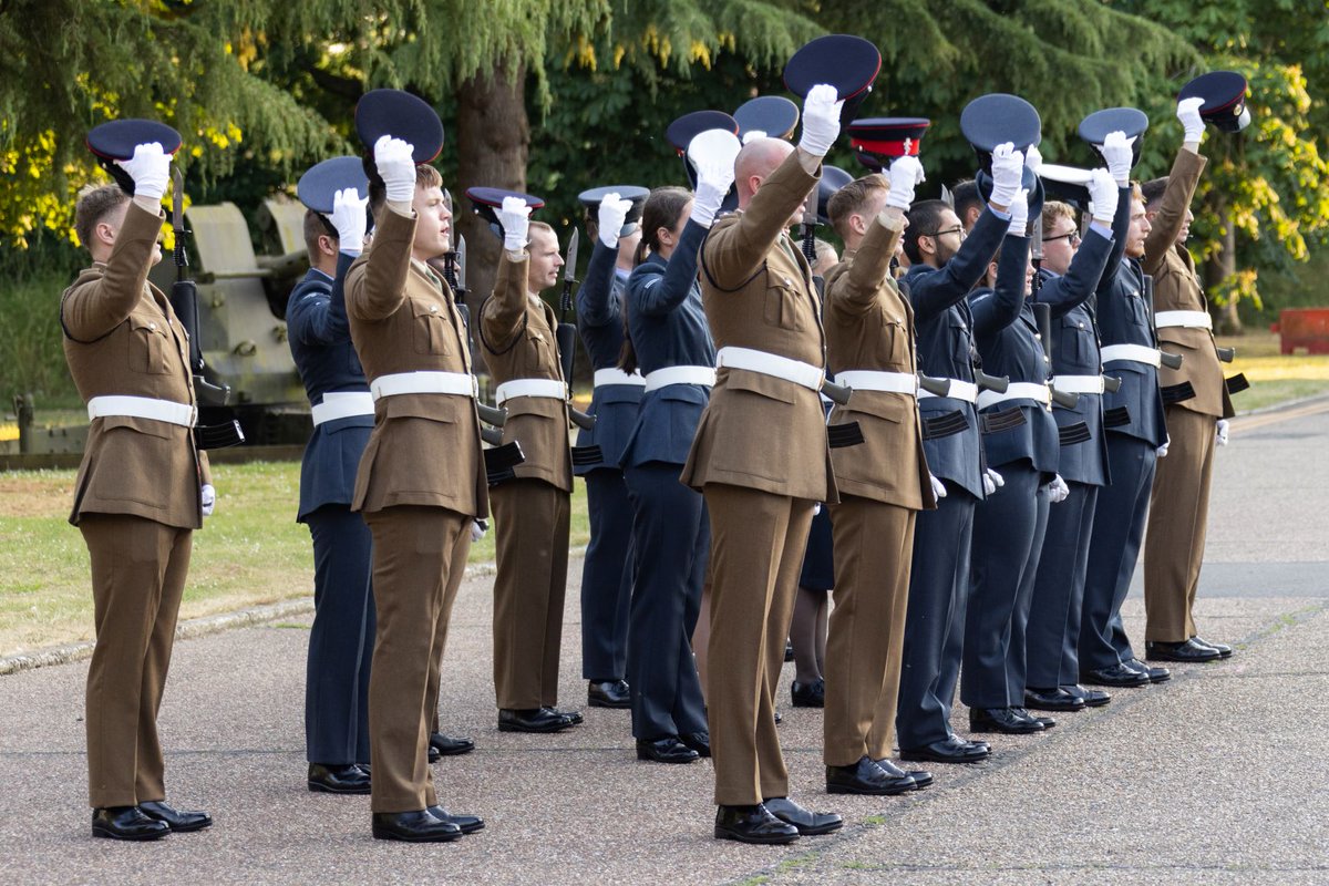 My very first Annual Formal Reception as Stn Cdr was a huge success thanks to the efforts of #TeamHon incl @RAF_Regiment and @RAF__Police. Brilliant to see our neighbours and friends from across Suffolk/Norfolk that help to enable #TeamHon too! Thank you all for a superb evening!