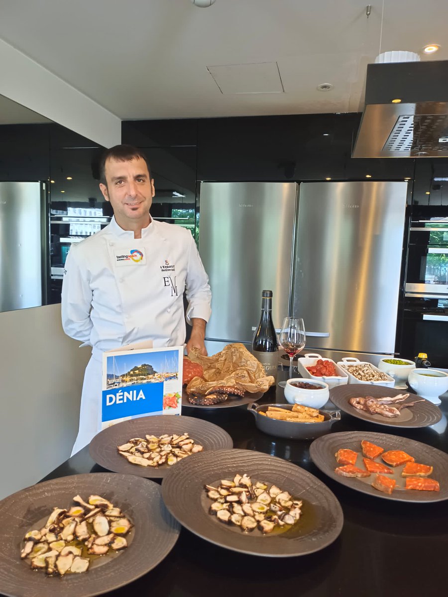 GVAturisme's tweet image. 🧑‍🍳¡Los sabores de La Marina Alta en el Lyon Street Food Festival!

Así es la degustación que preparamos para profesionales del turismo, periodistas e influencers franceses.

#LExquisitMediterrani