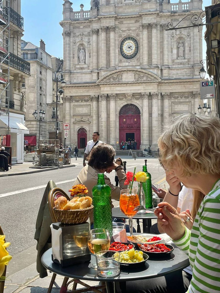 A cup of coffee in the sun warms the soul, and the leisurely afternoon tea spends the time quietly; life is beautiful, so cherish it!🥰