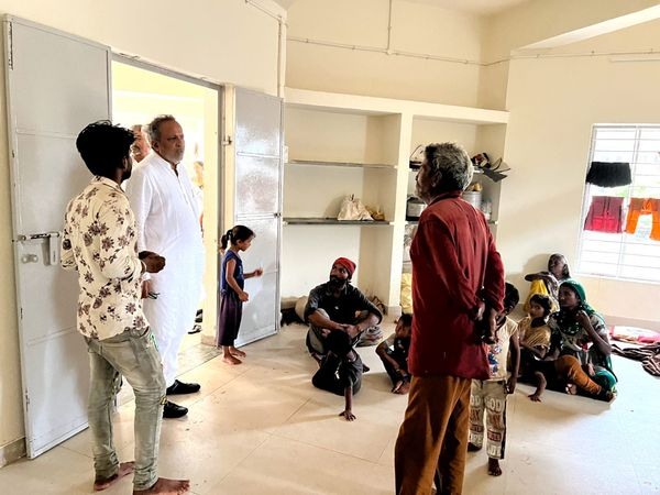 arjunmodhwadia's tweet image. પોરબંદર તાલુકાના મિયાણી ગામે સરકારી પ્રાથમિક શાળામાં સ્થળાંતર કરાયેલ લોકો સાથે મુલાકાત..
#porbandar #CycloneBiparjoy #cyclone