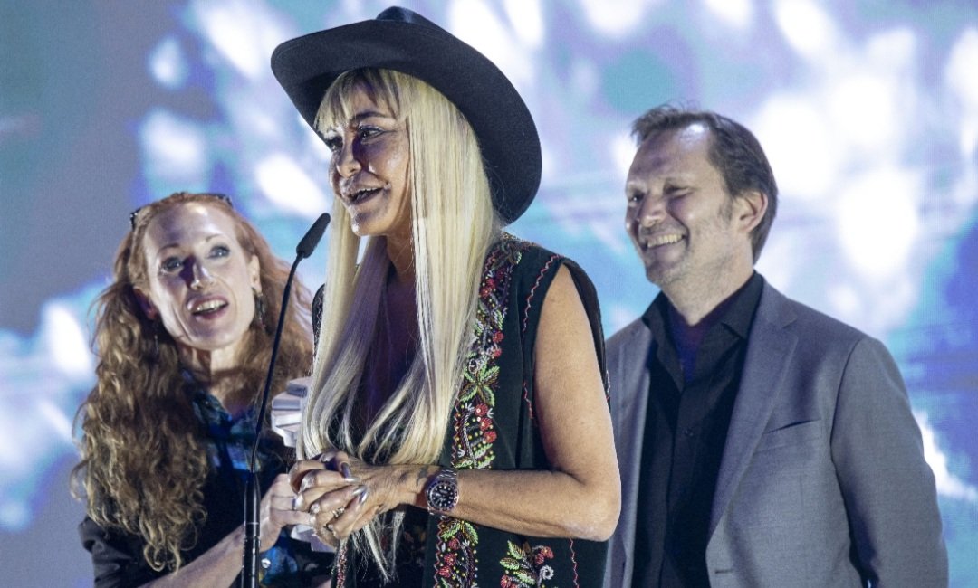 AustriacoCinema's tweet photo. TizzaCovi, #VeraGemma und #RainerFrimmel beim Österreichischen Filmpreis 2023.

Tizza Covi, Vera Gemma and Rainer Frimmel at the #AustrianFilmAwards2023.

Tizza Covi, Vera Gemma e Rainer Frimmel agli #ÖsterreichischerFilmpreis2023. https://t.co/wfk5Sjp1KH