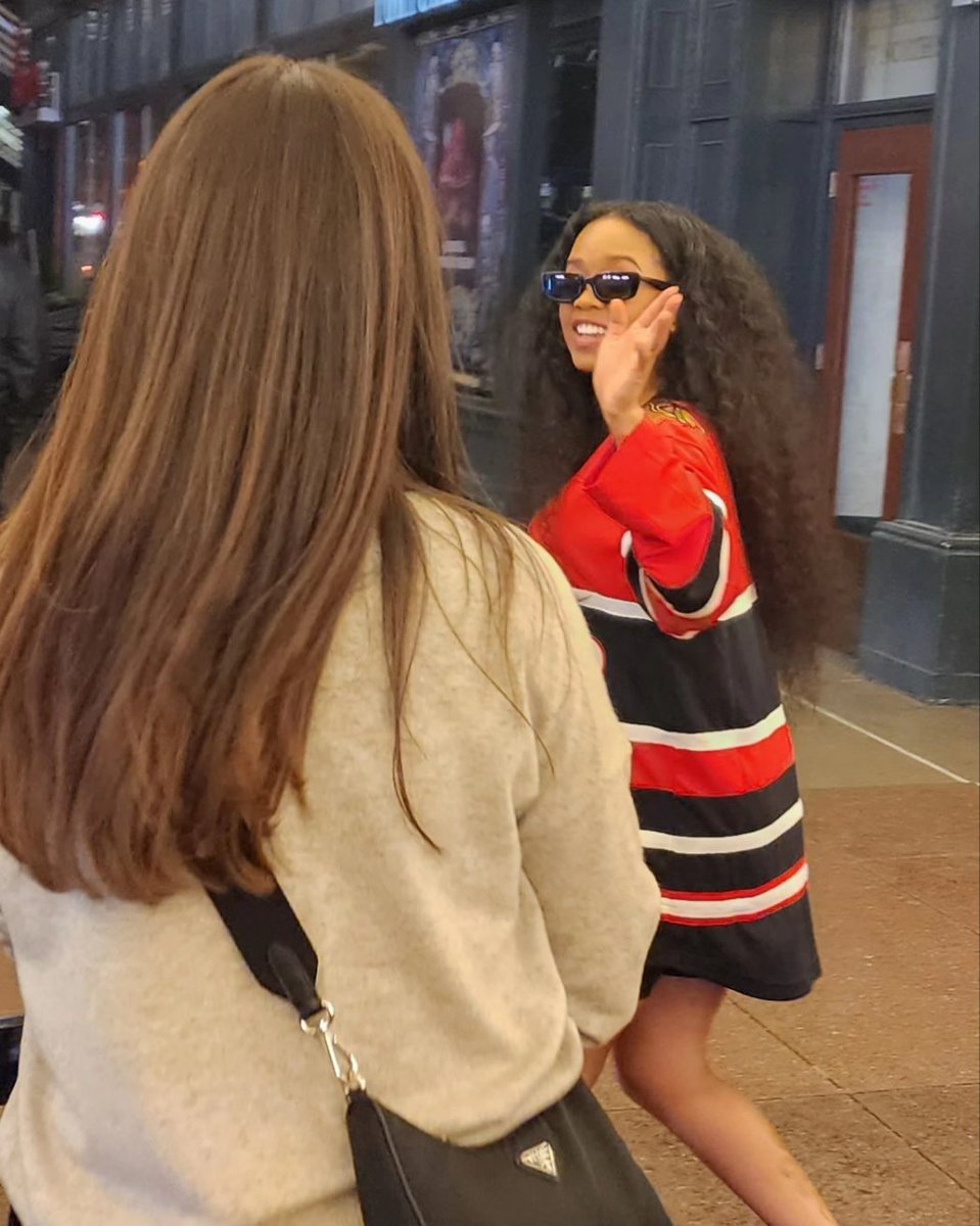 TayMcGuire's tweet photo. When I tell you that Ms. Gabriella Wilson is THEE SWEETEST! OMGEEE... Thank you for taking the time &amp; being so kind @HERMusicx 😭😭😭❤️❤️❤️❤️ https://t.co/I6GldM6yDR