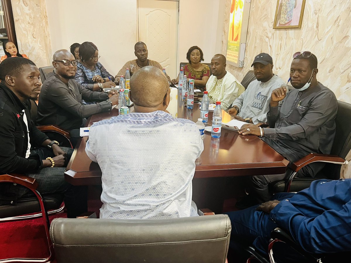 ogpguinee's tweet photo. MAMAYA DE KANKAN 

Le Directeur Général de l’Office Guinéen de Publicité, M. Mandian Sidibé, a reçu ce vendredi 16 juin 2023, le Sèrè Dandiya Numéro 4, structure organisatrice de la Mamaya de Kankan, cette année ⤵️ https://t.co/iIrLK3zb1P