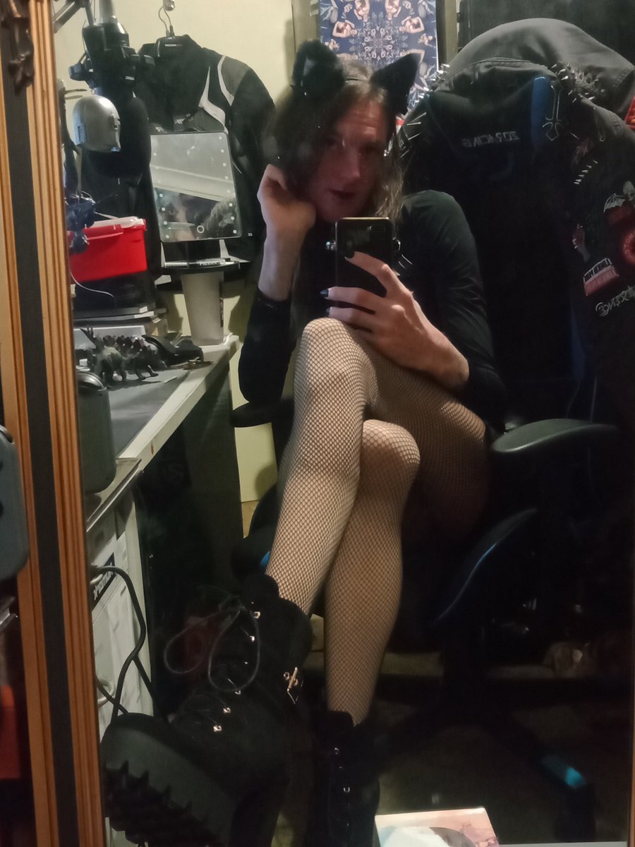 TomCamT23's tweet photo. Happy Femboy Friday 😘
#Femboy #FemboyFriday https://t.co/sEzY99zsRb