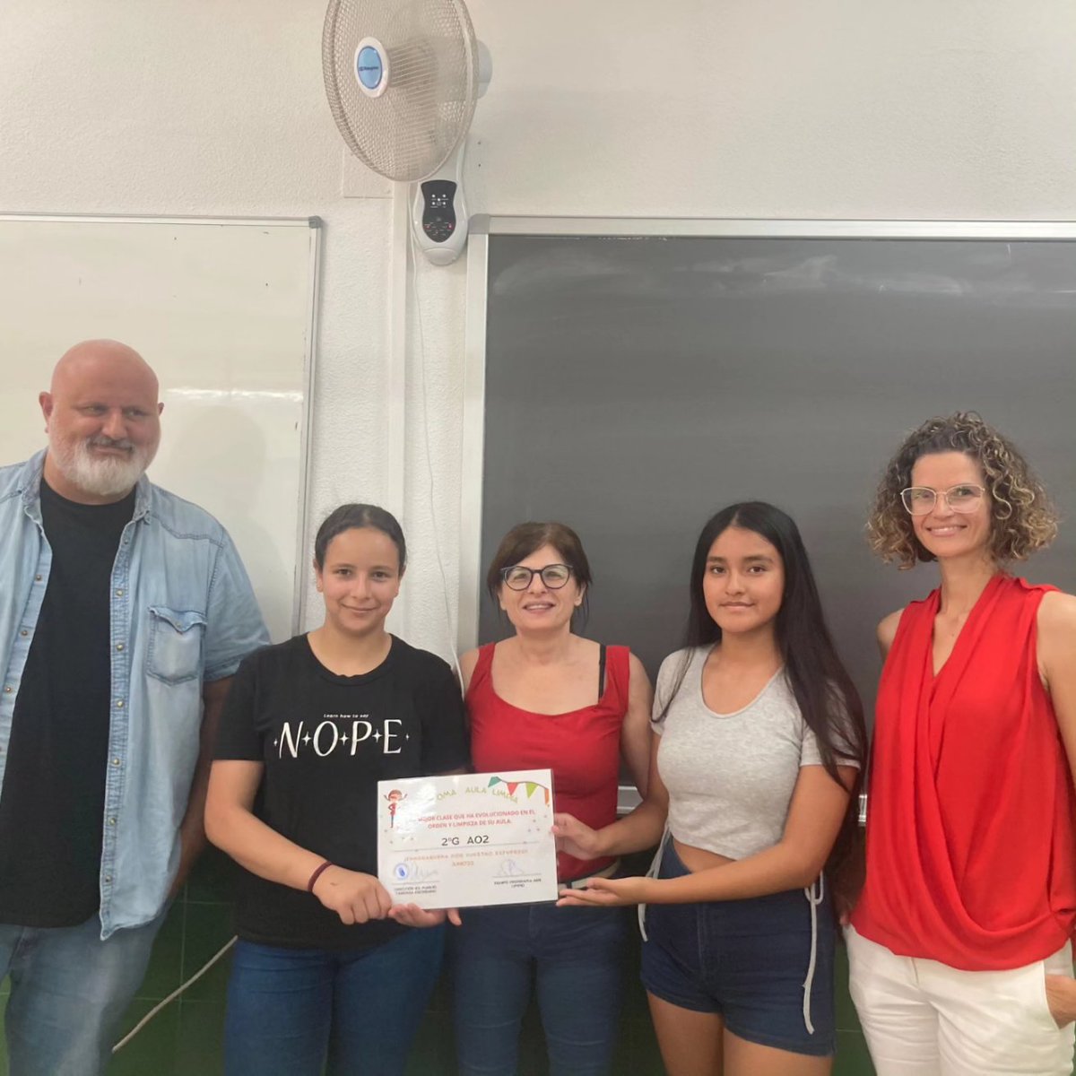 Los ganadores del concurso "Mi aula limpia y ordenada" en este último trimestre del curso, han sido las clases de( B26B) y  2ºD (A02). ¡Enhorabuena chic@s!

Agradecemos  a todos y todas vuestra colaboración!