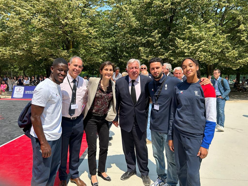 Fédération Française de Danse (@ffdanse) on Twitter photo Présentation aujourd'hui du #breaking au <a href="/Senat/">Sénat</a> en présence du <a href="/Sports_gouv/">Ministère des Sports 🇫🇷</a> et du <a href="/cnosf_media/">cnosf_media</a> avec démonstration faite par les soins de bboy Dany et bgirl Syssy-merci pour le show 👏👏 Présentation aujourd'hui du #breaking au <a href="/Senat/">Sénat</a> en présence du <a href="/Sports_gouv/">Ministère des Sports 🇫🇷</a> et du <a href="/cnosf_media/">cnosf_media</a> avec démonstration faite par les soins de bboy Dany et bgirl Syssy-merci pour le show 👏👏