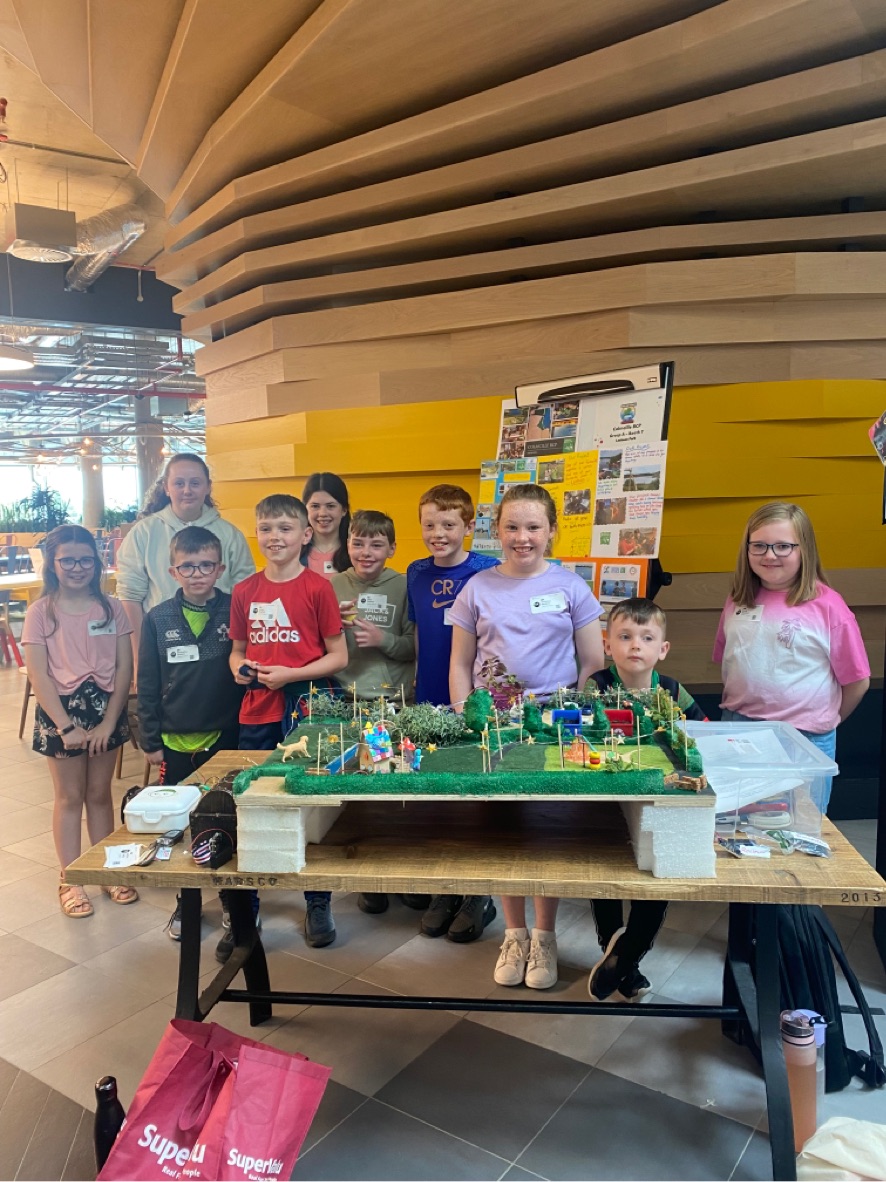 microbit_edu's tweet photo. Melanie from the Foundation is at the @MS_eduIRL Dreamspace show case exhibition at Microsoft Dublin and was really impressed with this entry by a school who’s favourite place is their local park - so they built it for this challenge 🙌👏👏👏👏
#microbit #STEM #dreamspace https://t.co/NF4uCg7YJa