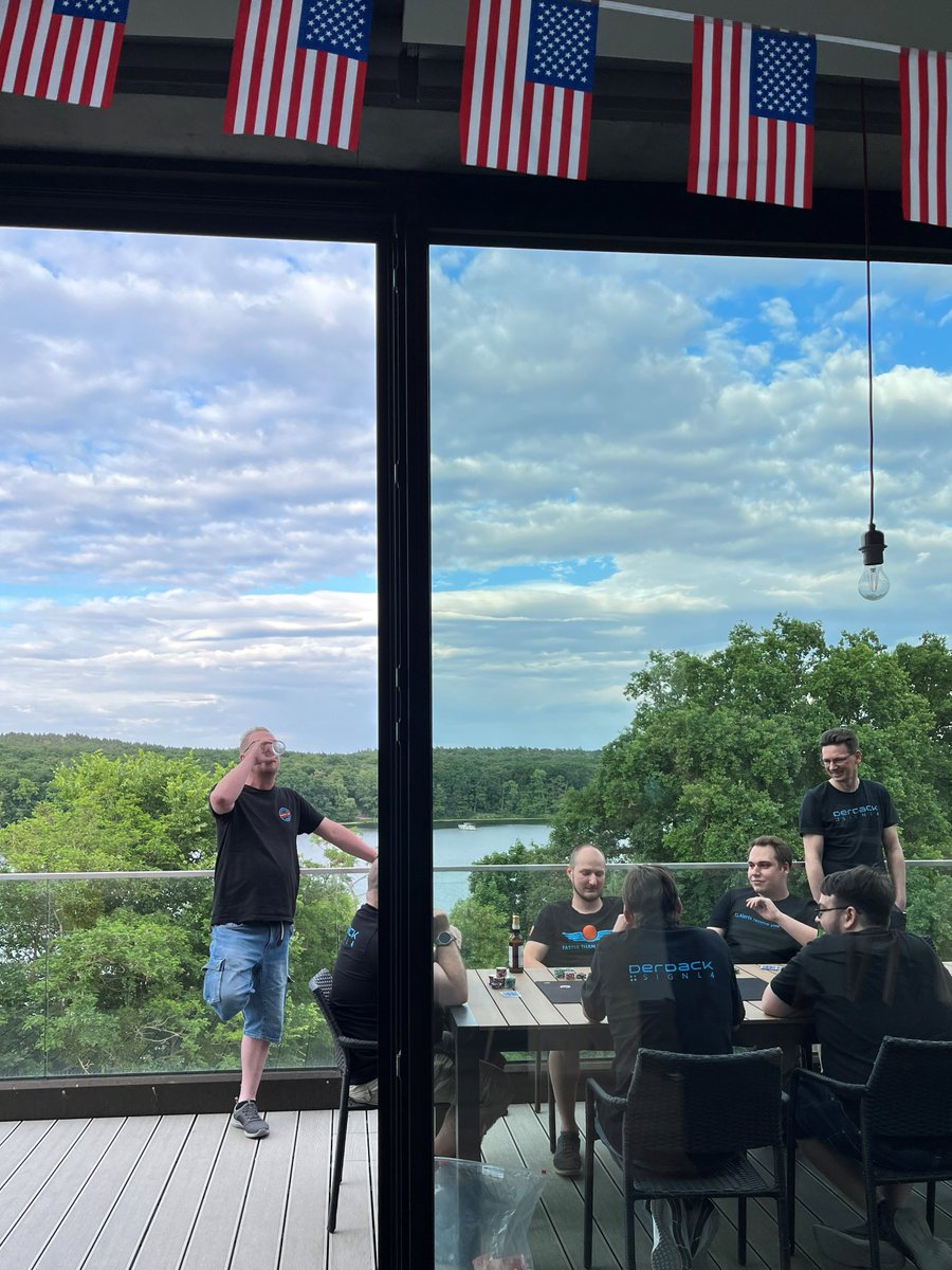 DoreenJacobi1's tweet photo. A great week is coming to an end - thanks @Derdack HQ for taking care of us and organizing everything. #SIGNL4 rocks ;-) #MobileAlerting at its best. https://t.co/Z3e5ARxvtD