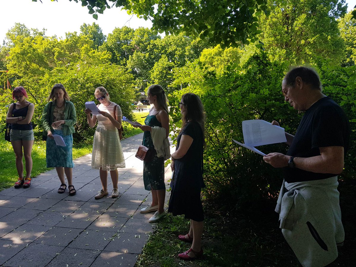 "...life; London; this moment of June" turned into "life; Tartu; this moment of June", as we celebrated Dallowday also in lovely Tartu! 🕸️🌸So happy I had a decent group of Woolf-minded people reading and walking with me! #DallowayDay