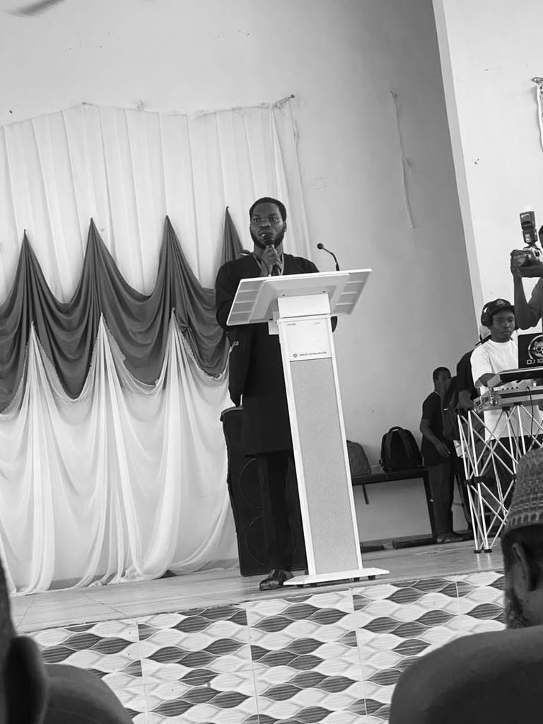 Gdgoc_kp's tweet image. 📢 Captivating words, electrifying presence! 🎙️✨ 

#ictweek2023 #hackathon @gdgIlorin @malhubng @kenkarmah #gdsckp #DeveloperStudentClubs @googleafrica @googledevs