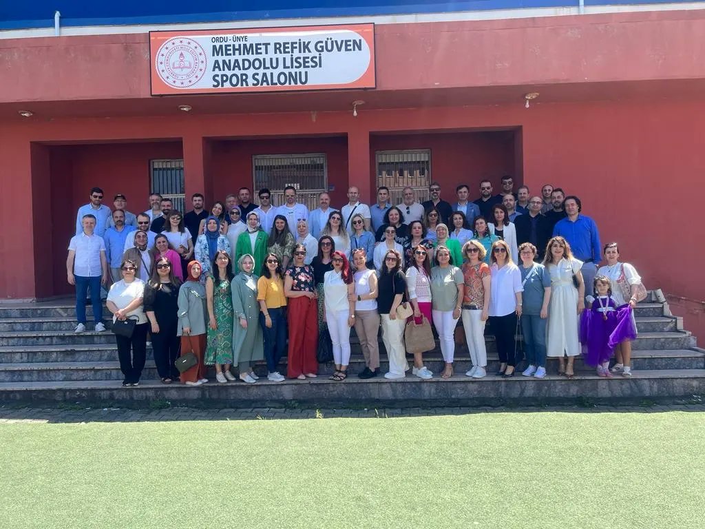 UnyeMRGAL's tweet photo. 2022-2023 eğitim öğretim yılı karne törenimizden kareler... Öğrenci ve öğretmenlerimize iyi tatiller dileriz. @ozgurtokgoz52 @unyemilliegitim @Mustafa65658708 https://t.co/MJ1yEnaKgy