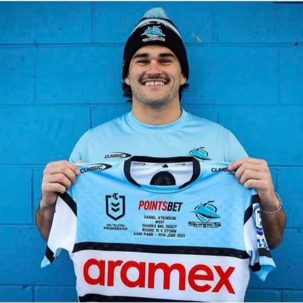 ITALIA_RLXIII's tweet photo. La FIRL esprime le proprie congratulazioni all'azzurro @danielatkins0n_ per l'esordio in NRL con i Cornulla Sharks.
DANIEL ha vestito i colori dell'Italia nell'ultima Coppa del Mondo scendendo in campo in tutte e tre le gare del girone.
#FIRL #cornullasharks #danielatkinson #NRL https://t.co/A4KyA2dOZy