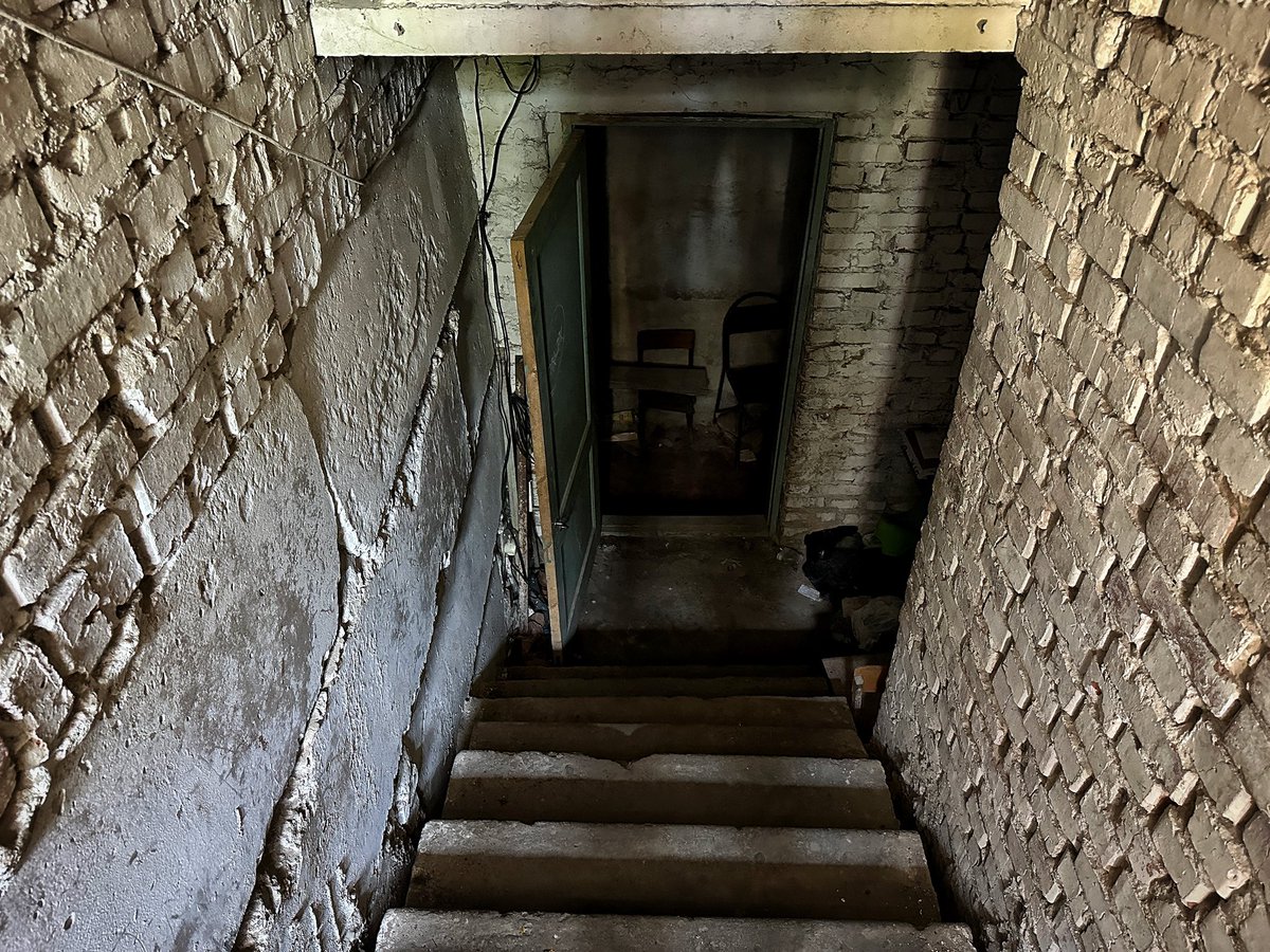 CunninghamCSky's tweet image. A dive into the horrors a whole Ukrainian village lived through at the start of this war. 368 people imprisoned for 28 days in a cramped basement with no light, no toilet, little food or water and the bodies of those who died left for days. All the while bombs were falling.