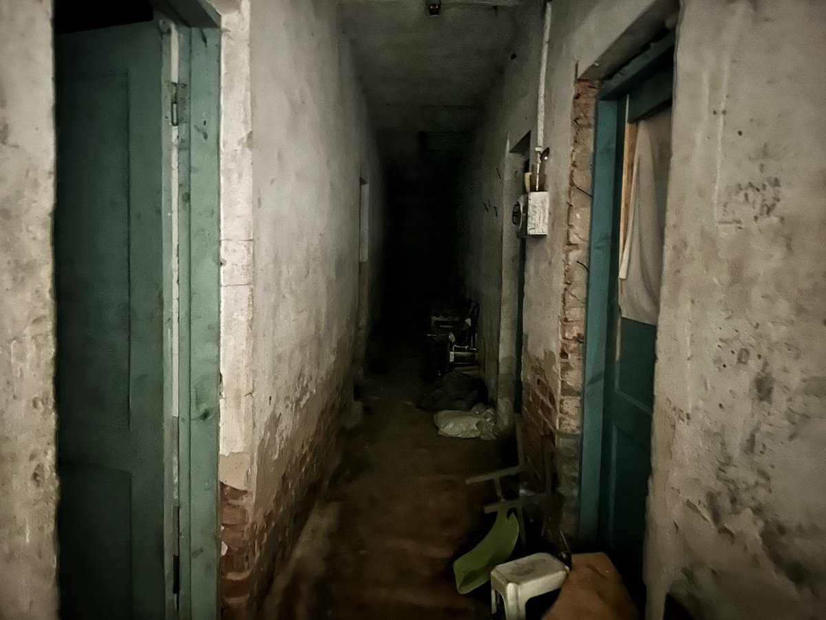 CunninghamCSky's tweet image. A dive into the horrors a whole Ukrainian village lived through at the start of this war. 368 people imprisoned for 28 days in a cramped basement with no light, no toilet, little food or water and the bodies of those who died left for days. All the while bombs were falling.