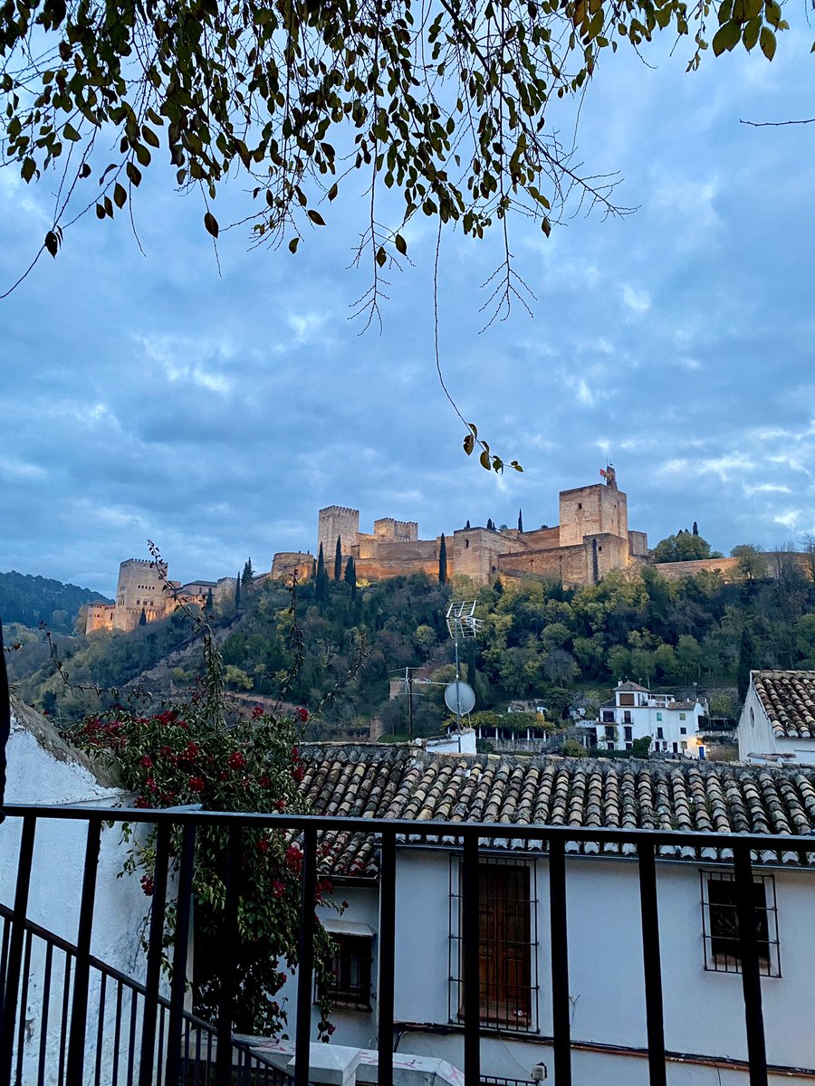 MissSorteitos's tweet photo. @realmeespana Me encantaría volver a Granada con mi pequeño y si pudiese me llevaría a mi @peqquuee24 #ViajaConrealme11ProPlus https://t.co/A6p2dHy8Ft