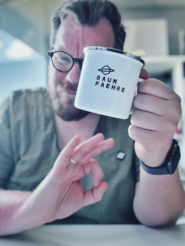 Raumfaehre's tweet photo. Das passende Gefäß für die gemeinsame Markenreisen. Lust zu starten? Mehr Informationen via signal@raumfaehre.com🫡🚀🥾 #START #YOUR #JOURNEY #MARKENREISE #TOGETHER #ANTRIEB #GOOD #COFFEE #RAUMFAEHRE #CUP #MUG #BRAND #LOGO #MEHRRAUMFUERDICH #BRANDISSPACE https://t.co/zULTsJbczr