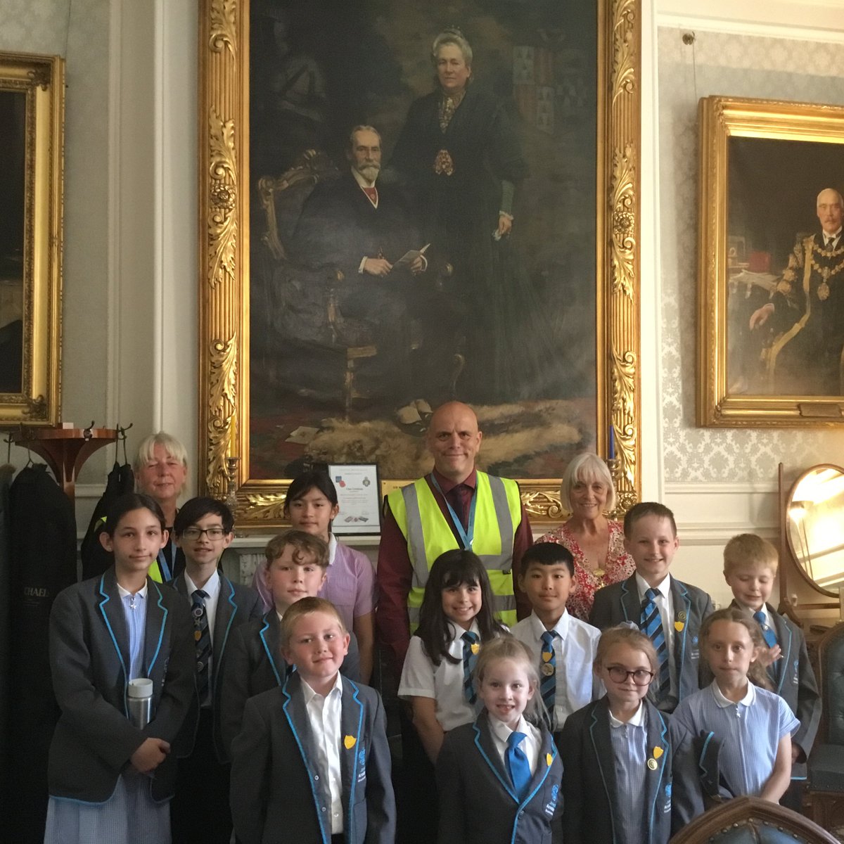 JewellAAT's tweet photo. This week our School Council had the amazing opportunity to meet the Mayor! They were able to explore the Mayor's Parlour and ask lots of questions. What an brilliant opportunity! #leadershipandresponsibility https://t.co/tc7NPMUkBz