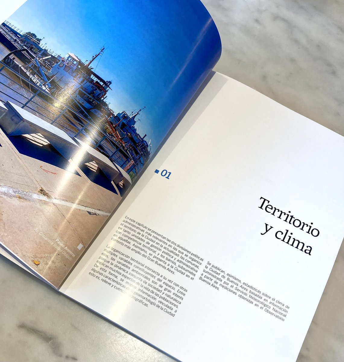 IDECBA's tweet image. 📣 ¡Ya está en imprenta!

Hicimos la prueba de impresión del Anuario Estadístico de la Ciudad de Buenos Aires 2022.

📚Pronto en formato papel y ya disponible en nuestra web 👩🏻‍💻bit.ly/3N4BsF0

🔎 Descubrí la Ciudad desde una perspectiva única.

#DatosQueTransforman