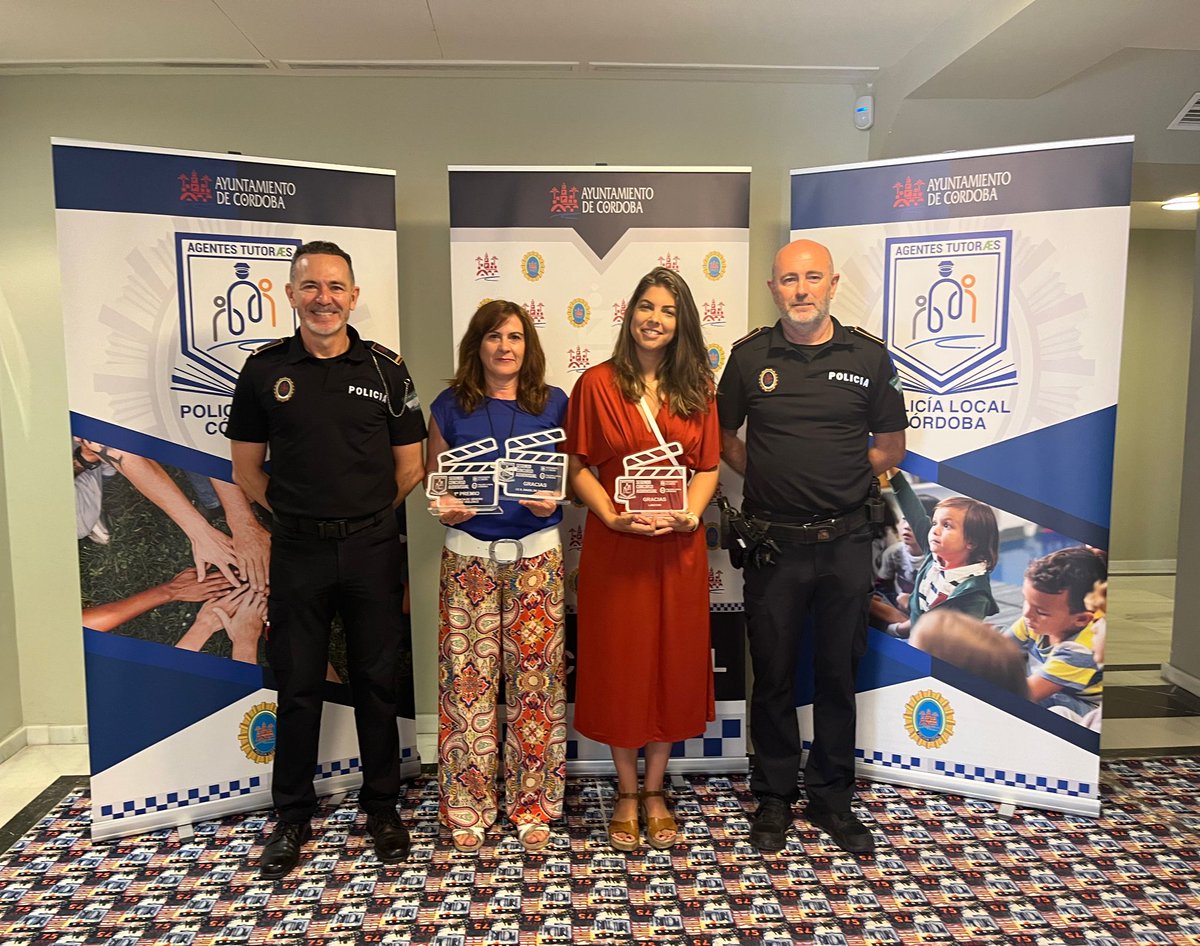 LAECOVI1's tweet photo. Nuestra compañera @NoemiToledano, miembro del jurado del #IIConcursoAudiovisual organizado por los #AgentesTutores de la Policia Local de Córdoba para la prevención del bullying, ciberbullying, dating violence y delitos de odio, entre otros temas. ¡Enhorabuena a los ganadores! https://t.co/UbW5oPQF4h