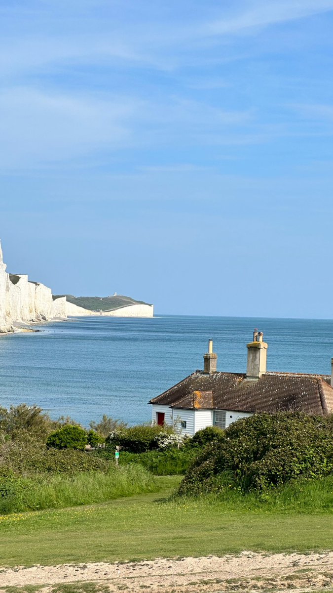 Happy Sussex Day!! 
#sussexday #sussex #eastsussex #sevensisters #cuckmere