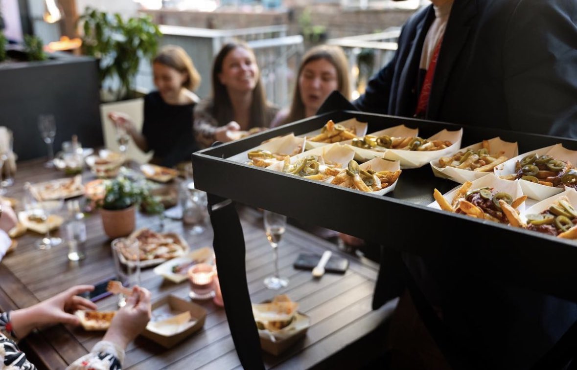 Serving your favourite bites on our outdoor terrace, come and give us a visit this weekend while the sun is still shining ☀️ 

📍 @HolidayInnMcr 

#manchester #roby1844 #manchesteruk #mcruk #eatmcr #manchesterfood #manchesterbar #manchestercanal #visitmanchester