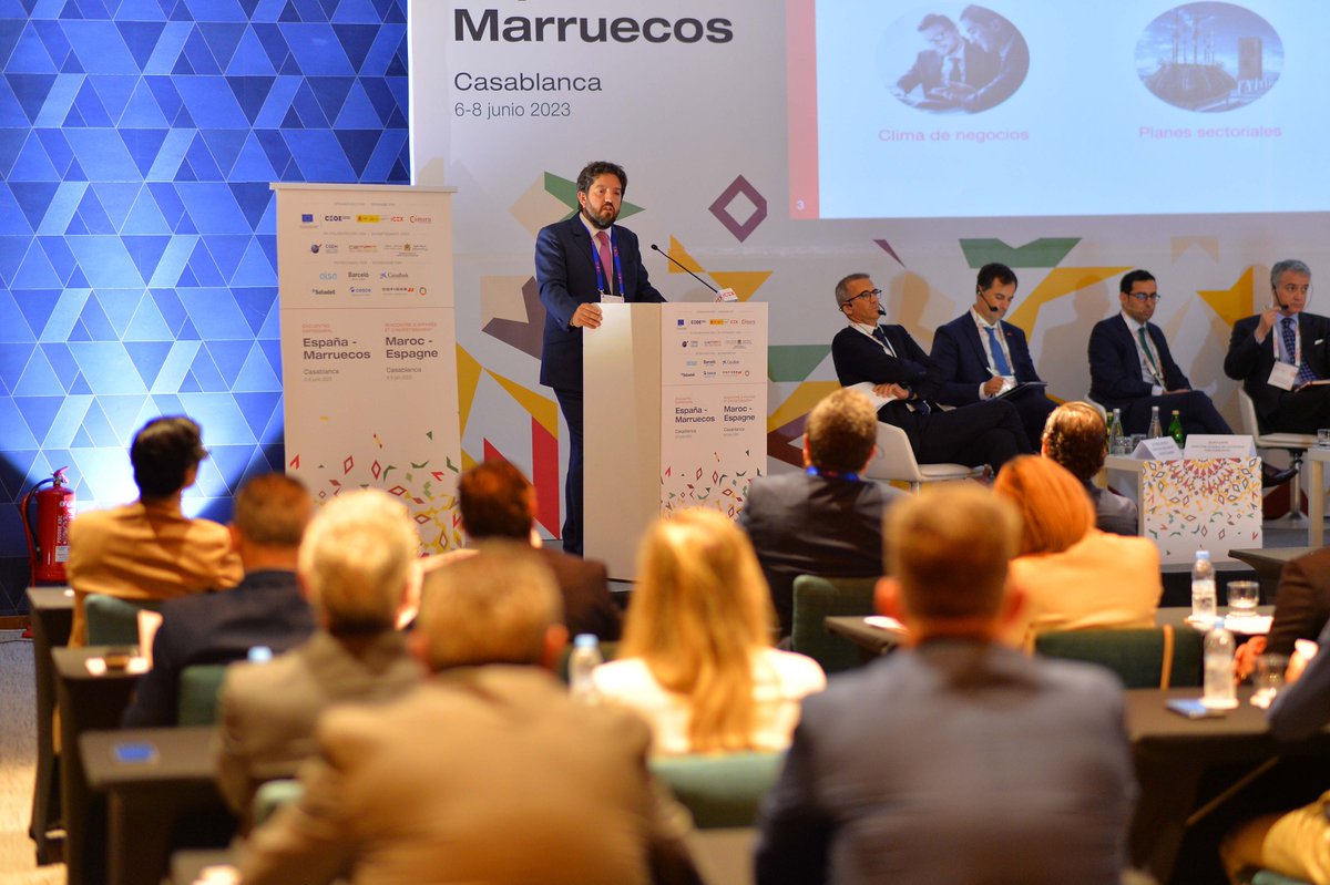 ICEXCasablanca's tweet photo. Nuestro consejero económico y comercial, Manuel V. Rodríguez, explicó en el #ENCUENTROEMPRESARIAL ESPAÑA-MARRUECOS 🇪🇸🇲🇦 que el Reino Alauita es un buen mercado para las inversiones españolas debido a varios factores 🧵👇 https://t.co/BP7JYsp72t