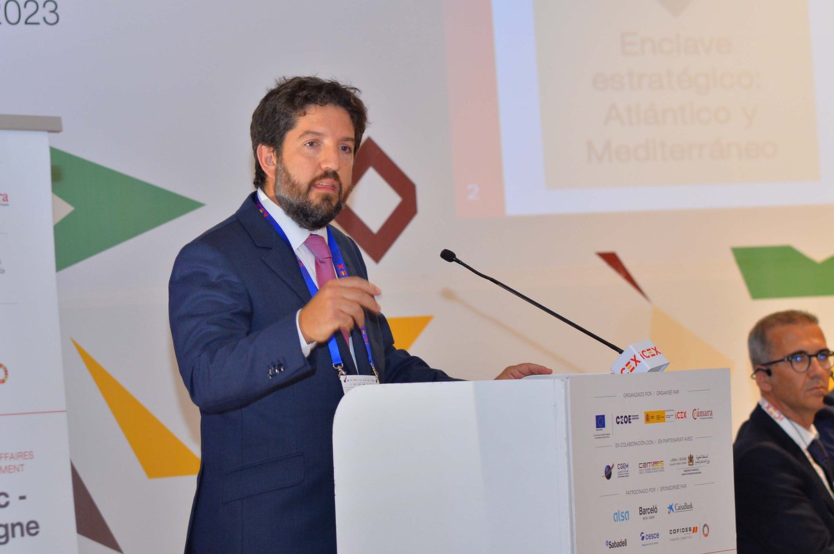 ICEXCasablanca's tweet photo. Nuestro consejero económico y comercial, Manuel V. Rodríguez, explicó en el #ENCUENTROEMPRESARIAL ESPAÑA-MARRUECOS 🇪🇸🇲🇦 que el Reino Alauita es un buen mercado para las inversiones españolas debido a varios factores 🧵👇 https://t.co/BP7JYsp72t