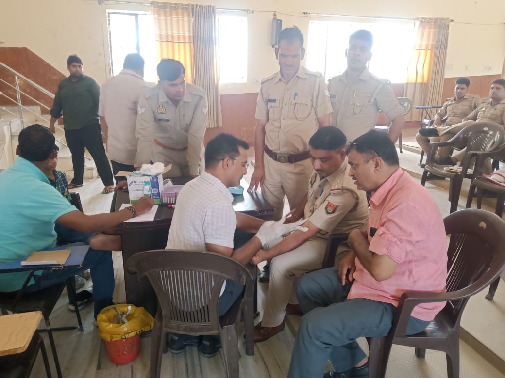 hathraspolice's tweet photo. पुलिस अधीक्षक हाथरस के निर्देशन एवं वामा सारथी पुलिस फैमिली वेलफेयर एसोसिएशन,हाथरस के तत्वाधान में रिजर्व पुलिस लाइन हाथरस के मनोरंजन कक्ष में चिकित्सकों द्वारा निःशुल्क स्वास्थ्य कैम्प का किया गया आयोजन ।

#UPPolice https://t.co/QZQ8H1Orcu