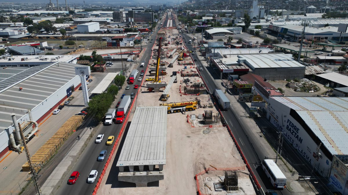 noticiasdeqro's tweet photo. #TRABES | 🚧🛣 Inicia la colocación de trabes en la intersección de Carrillo; en La Obrera se cuelan los pasos elevados; Tlacote avanza el cárcamo en paso deprimido y a punto de habilitarse segundo paso deprimido en Zaragoza.
https://t.co/vPhhwCtHT7
#NOTICIASDEQUERETARO https://t.co/E14Hgpypgg