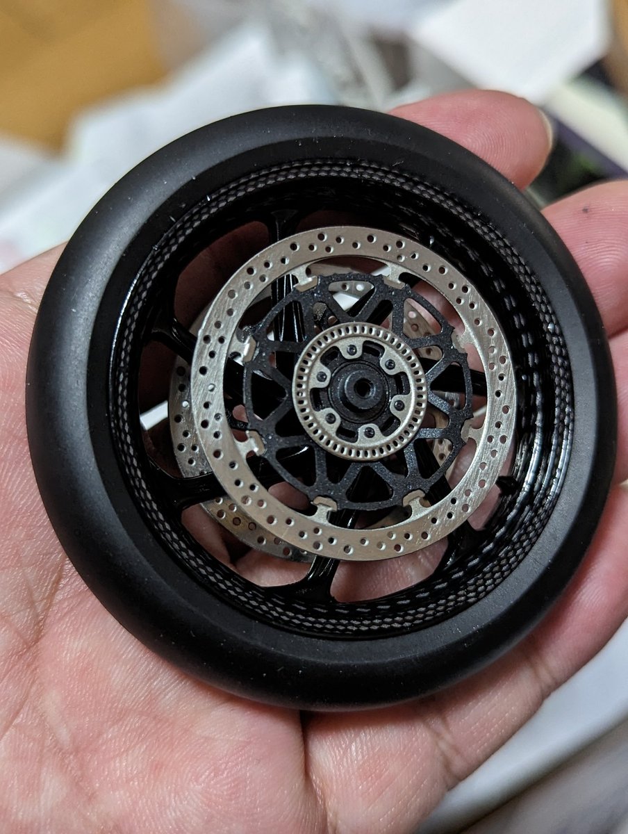 YAMA_YAMA_12345's tweet image. 前輪出来た😄
ダブルディスクいいですね〜

#MengModel
#BMWHP4