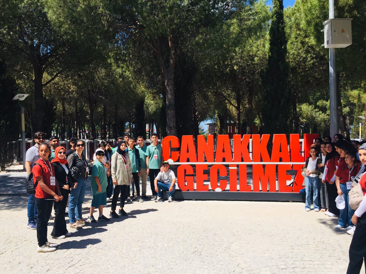 suleymancoban_'s tweet photo. Dur yolcu, dur İsmet...
#şehir
#çanakkale #gelibolu #yarımadası #şehitlik #anıtı #her #yerin #mezar #olduğu #bir #yer #ve #dur #yolcu #bilmeden #gelip #gezdiğin #bu #yerler #bir #devrin #battığı #yerdir @HalisTekiner @UrfaValiligi @hi_cetin https://t.co/j0RINYpV1Z