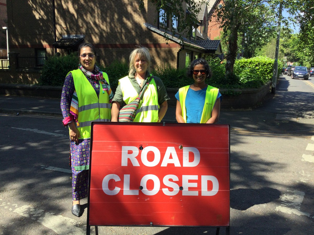 StMargaretsWR's tweet photo. We would like to thank our fantastic parent volunteers, resident volunteers, MCC and our local councillors for volunteering and keeping everyone safe on the roads as they walked to school. @talkcleanairWR  @MCCWhalleyRange  @RangeAction   @ride_walk  @AngelikiStg   @Bano110WR https://t.co/ZiN7qXegBV