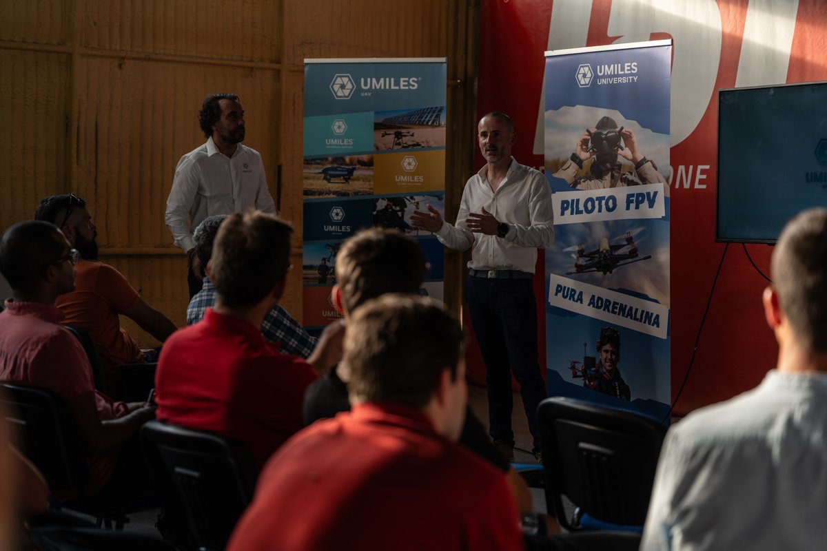 Umilesgroup's tweet photo. Ayer tuvimos un OPEN DAY de la mano de #UMILES_University. Pudimos explicar a los más curiosos la formación que ofrecemos en el sector del dron 🚀

Queremos agradeceros a todos vuestra asistencia por haber vivido esta experiencia con nosotros.

#PilotoDrones #Drone #openday https://t.co/qX1geaOrDs