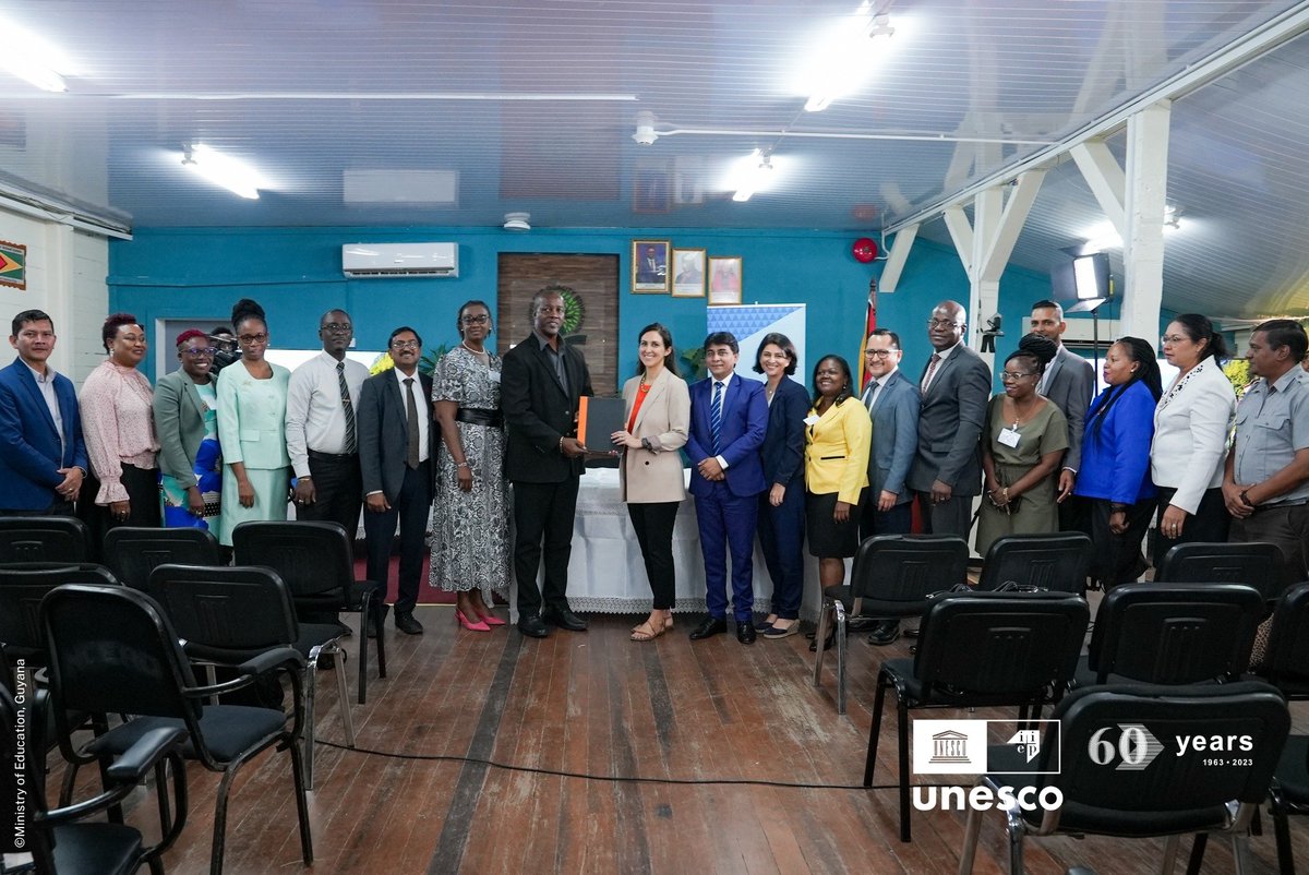 IIEP_UNESCO's tweet photo. The #middletier of education systems is essential in supporting #teachers &amp; improving learning.
IIEP’s research has informed an intervention to strengthen instructional leadership at district and school levels in 🇬🇾: https://t.co/Wv4eTsyCJi

#UNESCOxPartners #supportteachers https://t.co/Y01X2NggPR