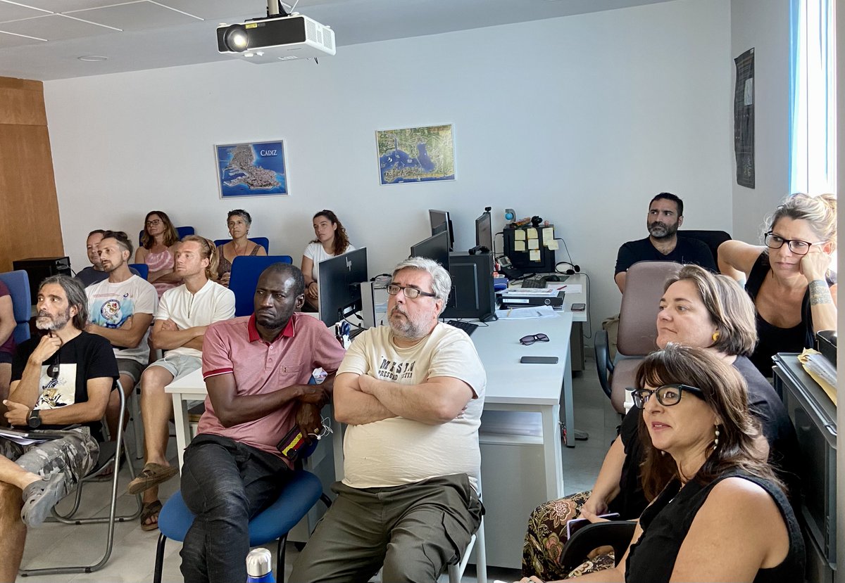 IEO_Cadiz's tweet photo. Muy interesante¡¡. Ana ha explicado  su experiencia en el estudio de la biodiversidad del Golfo de Cádiz y María ha expuestos sus tareas como técnica de la colección de crustáceos marinos del COCAD. GRACIAS por vuestra implicación y profesionalidad. Mucha suerte en el futuro. https://t.co/EHilOTpmYy