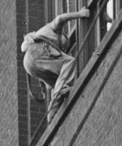 We find some wild details when we look more closely at our photos. We *think* the man hanging off of LCBO headquarters at 454 University Avenue #OnThisDay 75 years ago was a window cleaner. ow.ly/FPfY50OG31A #OTD #TOHistory #TorontoArchives