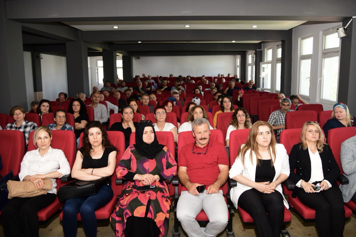 Trabzon_MEM's tweet photo. Müdürümüz Evren Görmüş, Trabzon Mesleki ve Teknik Anadolu Lisesi Sene Sonu Öğretmenler Kurulu Toplantısı’na katılarak öğretmenlerimizle bir araya geldi.
@tcmeb @Yusuf__Tekin @valiustaoglu @EvrenGrms https://t.co/v2gH2ymfIJ