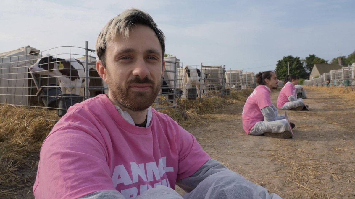 AnimalRising's tweet image. ⚠️ UPDATE: Ben was denied bail and will remain in prison until 6th July. ⚠️ 

Ben took action at the Epsom Derby to call for an end to horse racing and to highlight our broken relationship with animals and nature. He was arrested and remanded to prison without a trial.